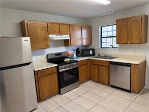 890 E Cherry St in Jesup, GA - Foto de edificio - Building Photo