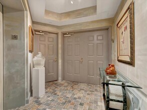 555 5th Ave NE in St. Petersburg, FL - Building Photo - Building Photo