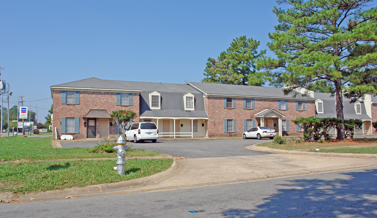 X-Bristol Manor in Little Rock, AR - Building Photo