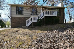 436 10th Ct in Pleasant Grove, AL - Building Photo