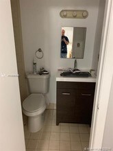 13710 SW 18th Terrace-Unit -0 in Miami, FL - Foto de edificio - Building Photo