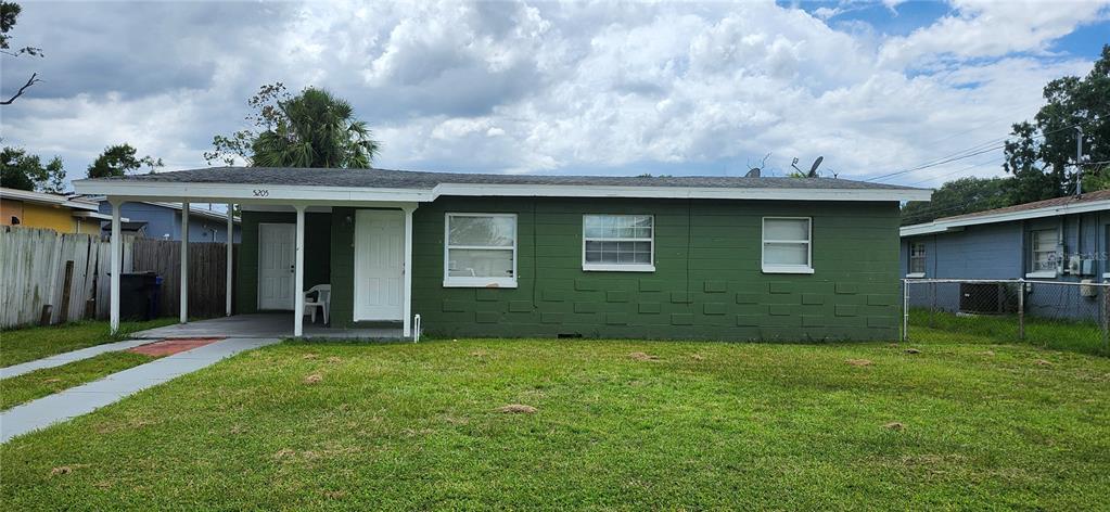5205 S 82nd St in Tampa, FL - Building Photo