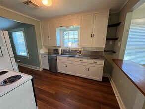 510 Hicks St in Tomball, TX - Building Photo - Building Photo