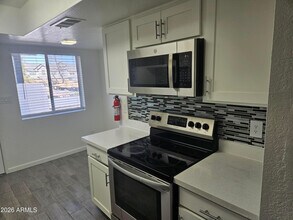 3810 E Earll Dr in Phoenix, AZ - Building Photo - Building Photo