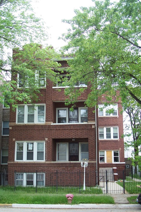 1526 E 72nd Pl in Chicago, IL - Building Photo