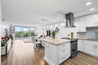 2661 S Course Dr in Pompano Beach, FL - Foto de edificio - Building Photo