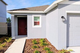 2175 Chris Dr in Winter Haven, FL - Building Photo