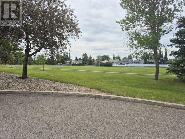 620-620 Columbia Blvd W in Lethbridge, AB - Building Photo - Building Photo