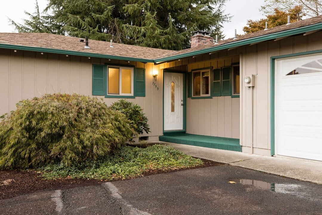7759 SE Rofini St in Milwaukie, OR - Foto de edificio