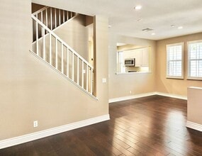 112 Hedge Bloom in Irvine, CA - Building Photo - Building Photo