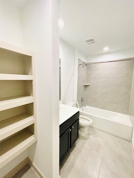 28935 Yachting Pt Ct in Katy, TX - Building Photo