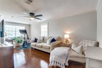 9007 San Fernando Way in Dallas, TX - Building Photo - Building Photo