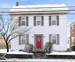 1212 E Philadelphia Ave, Unit B in Gilbertsville, PA - Building Photo