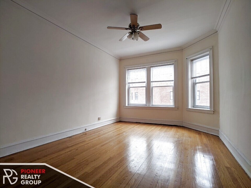 2202 W Foster Ave in Chicago, IL - Building Photo