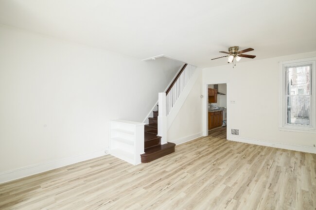 635 W Russell St photo'