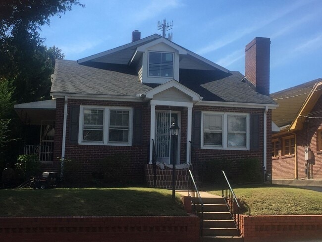 504 University Ridge in Greenville, SC - Building Photo - Building Photo