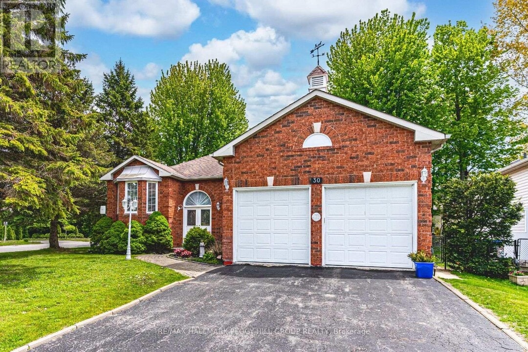 30 Brouwer Crescent in Wasaga Beach, ON - Building Photo