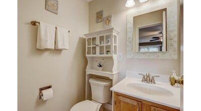 157 Linden Ln, Unit 8 in Thiensville, WI - Building Photo - Building Photo