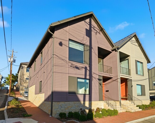 property at 33 N Blacksmith Ln