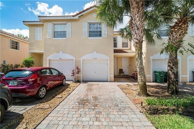 6373 Landings Way in Tamarac, FL - Building Photo - Building Photo