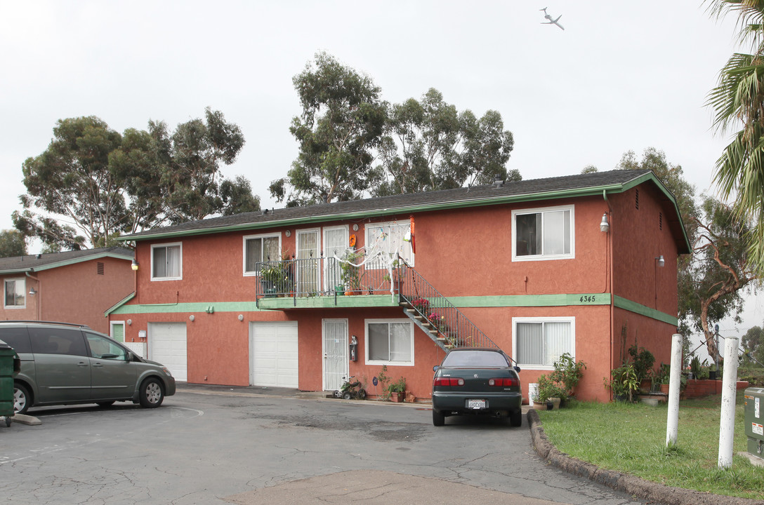 Hilltop Garden Apartments in San Diego, CA - Building Photo