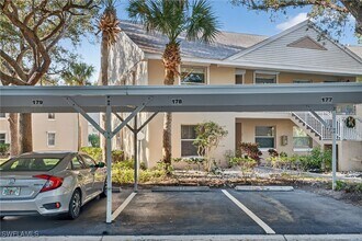 138 Pebble Shores Dr in Naples, FL - Foto de edificio - Building Photo