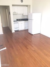704 Fairmount Ave-Unit -Apt B in Philadelphia, PA - Building Photo - Building Photo