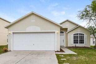 2127 Aitkin Loop in Leesburg, FL - Building Photo