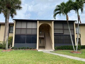 825 Sky Pine Way in Greenacres, FL - Building Photo
