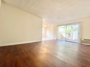 7010 Lanewood Ave in Los Angeles, CA - Building Photo - Building Photo