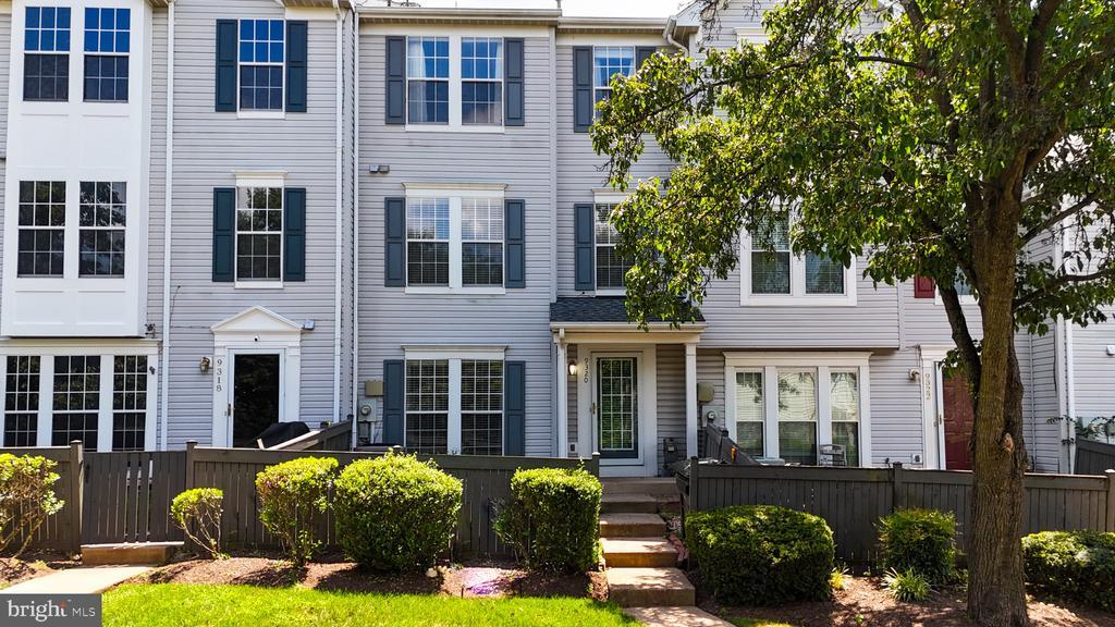 9320 Fringe Tree Ln in Manassas, VA - Building Photo