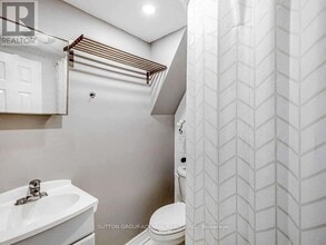 6 Fallowfield Rd in Toronto, ON - Building Photo - Building Photo