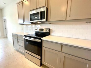 13001 Hymeadow Dr in Austin, TX - Building Photo - Building Photo