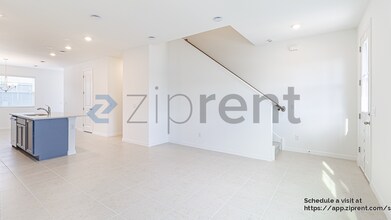 17568 Northlake Grv Dr in Oakland, FL - Foto de edificio - Building Photo