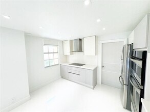 1549 Barcelona Way in Weston, FL - Building Photo - Building Photo