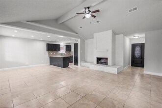 16323 Maplemont Dr in Houston, TX - Building Photo - Building Photo