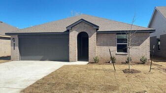 2804 Casey Dr in Yukon, OK - Building Photo