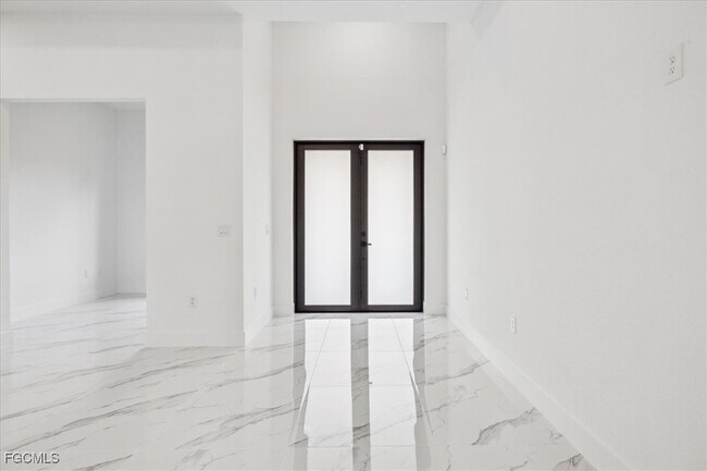 1436 Graham Cir in Lehigh Acres, FL - Foto de edificio - Building Photo