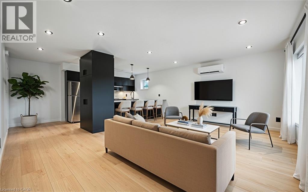 66 Union St E in Waterloo, ON - Building Photo