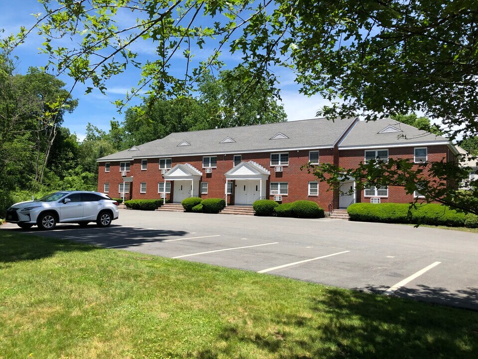 405 Washington St in Westwood, MA - Building Photo