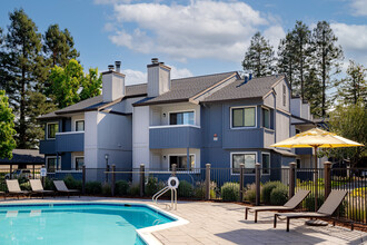 Park Ridge Apartments in Rohnert Park, CA - Building Photo - Building Photo