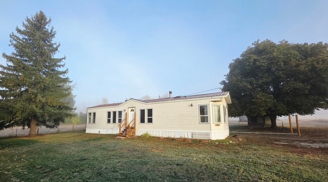2337 Burnt Valley Rd in Chewelah, WA - Building Photo - Building Photo