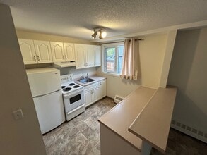 3104-3104 Victoria Ave in Regina, SK - Building Photo - Building Photo