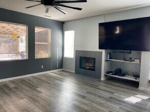 3063 E Ave H10 in Lancaster, CA - Building Photo - Building Photo