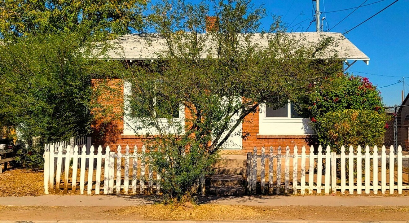 401 N 13th Pl-Unit -Unit B in Phoenix, AZ - Building Photo