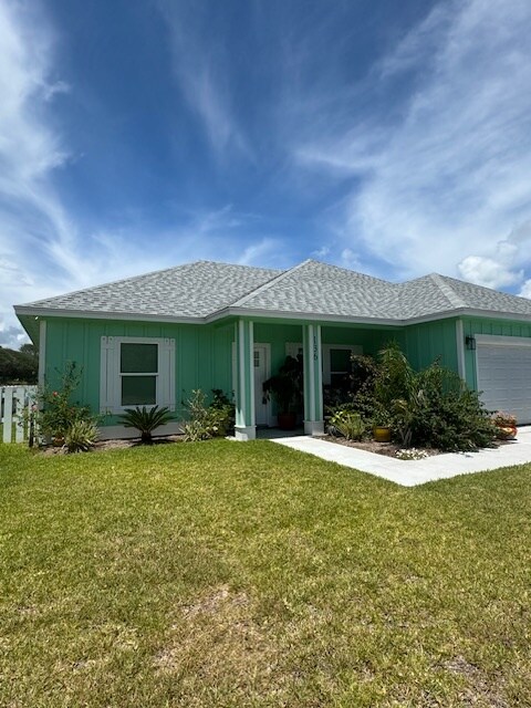 136 Breezeway Dr in Rockport, TX - Building Photo
