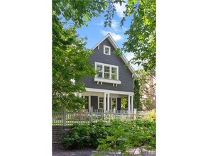 2820 W Lake of the Isles Pkwy in Minneapolis, MN - Building Photo - Building Photo