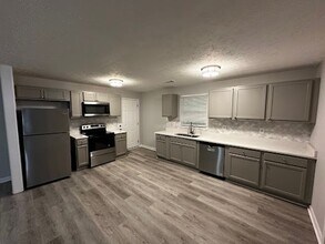 9229 Carr Cir in Covington, GA - Foto de edificio - Building Photo