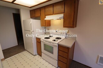 10634 SW 49th Ave in Portland, OR - Building Photo - Building Photo