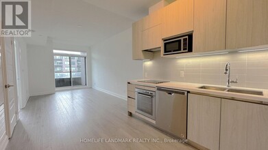 15-715 Water Walk Dr in Markham, ON - Building Photo - Building Photo